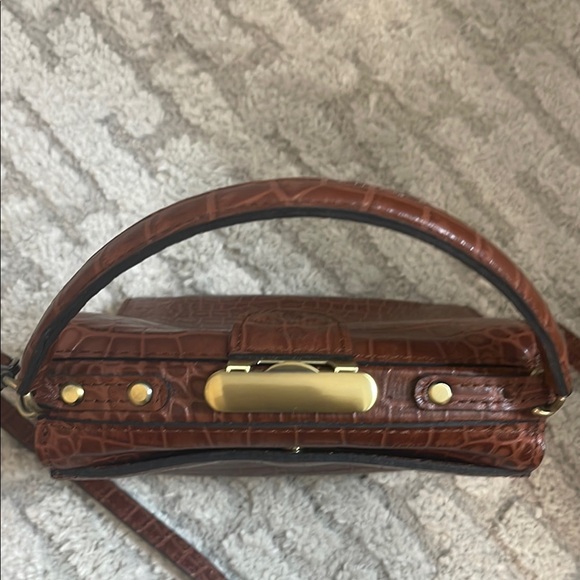 Elegant Brown Crocodile-Embossed Handbag - Picture 4 of 10